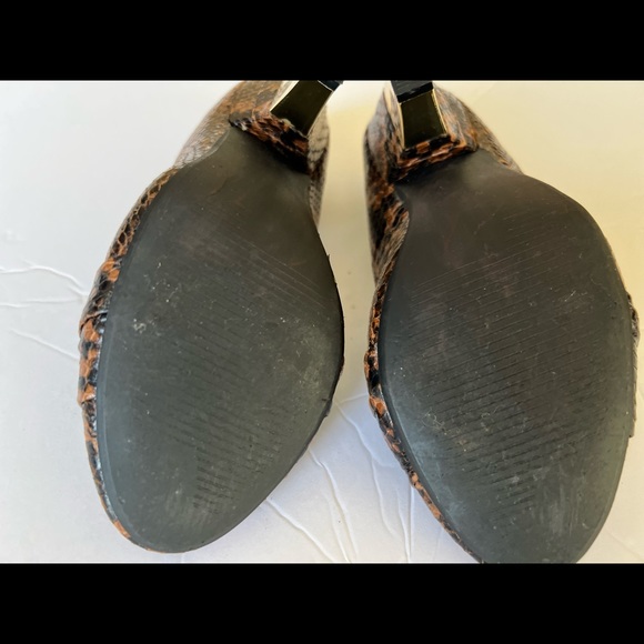 ANDIAMO Women's Anka Pump - Snakeskin Size 6 - Picture 6 of 10